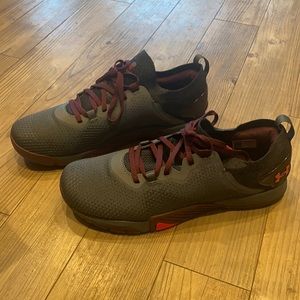 Under Armour Men Size 9.5 Tribase Reign 3 - Like New!!